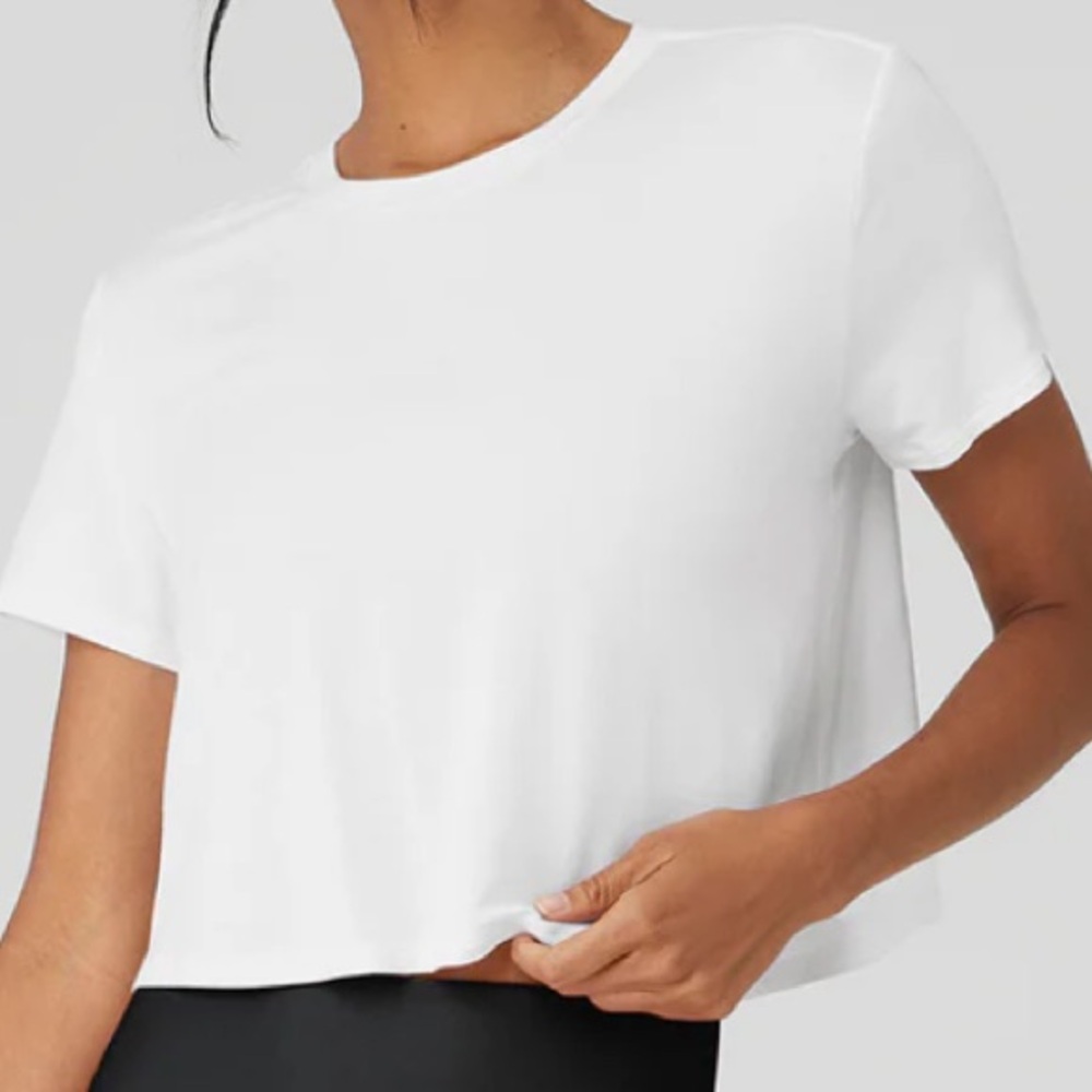 Mippo Amazon White Workout Crop Tshirt - size small